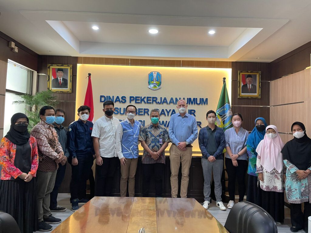Upp!, Sumber Djaja Perkasa and the Alliance to End Plastic Waste visiting Pak Fauzi at the Province of East Java in Surabaya